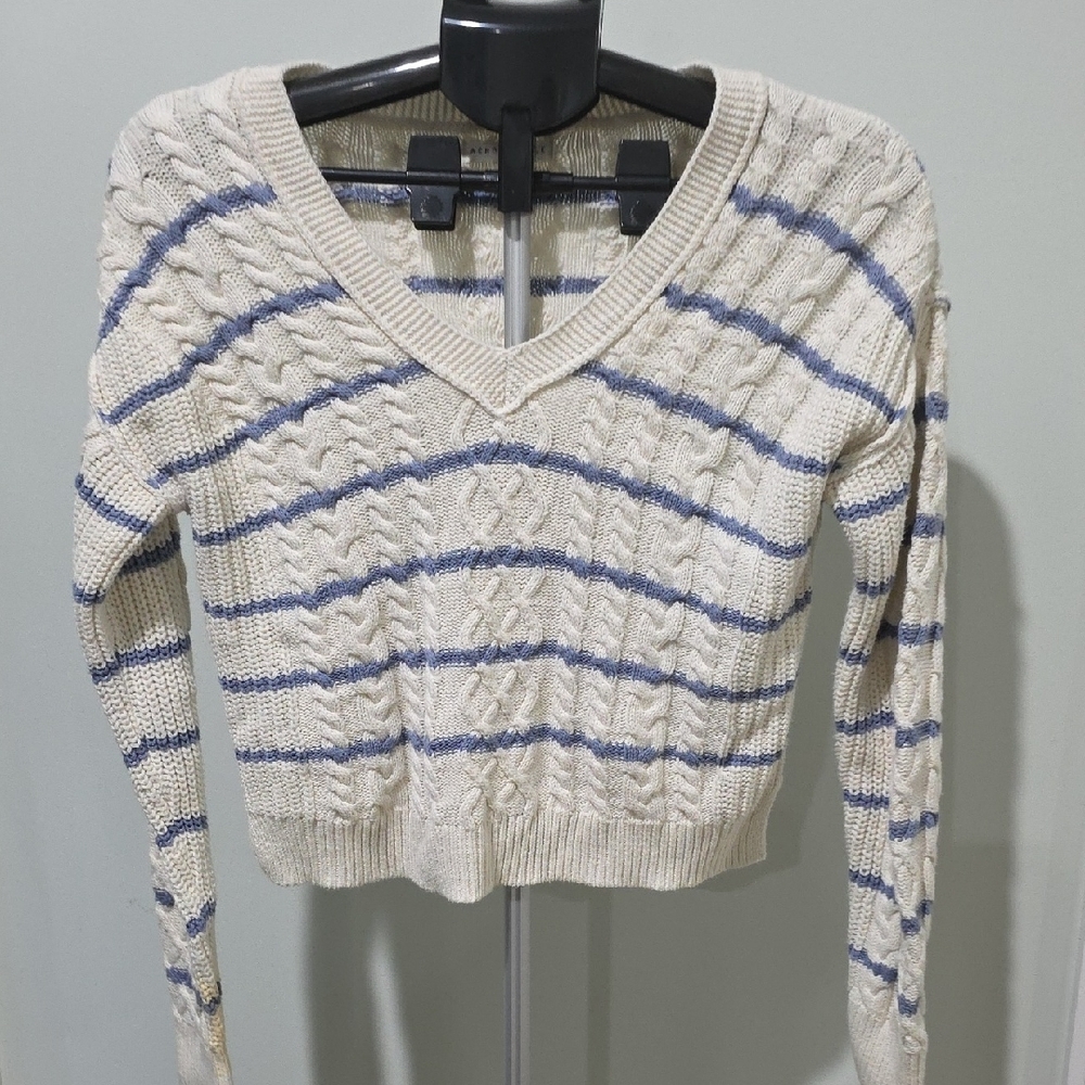 Aeropostale V-Neck Cable Knit Sweater in Cream and Blue